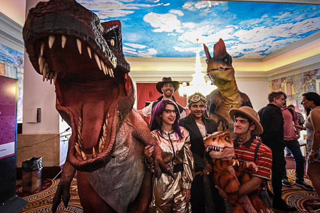 Dinosaurios cobraron vida en el Teatro Cajamag el espectáculo dejó al público fascinado 